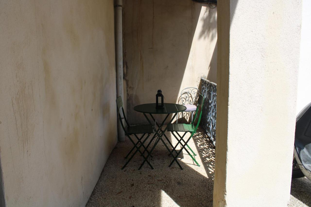 Agreable Appartement P2 Centre Ville Au Calme. Nimes Exterior photo